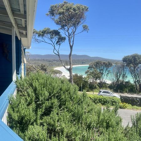 Binalong Beach Cottage Beachfront At Bay Of Fires Next To Restaurant Binalong Bay Exterior photo