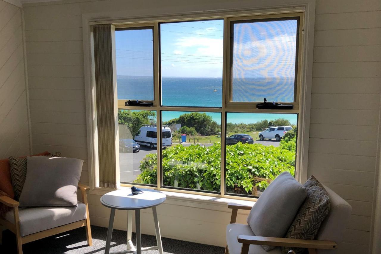 Binalong Beach Cottage Beachfront At Bay Of Fires Next To Restaurant Binalong Bay Exterior photo