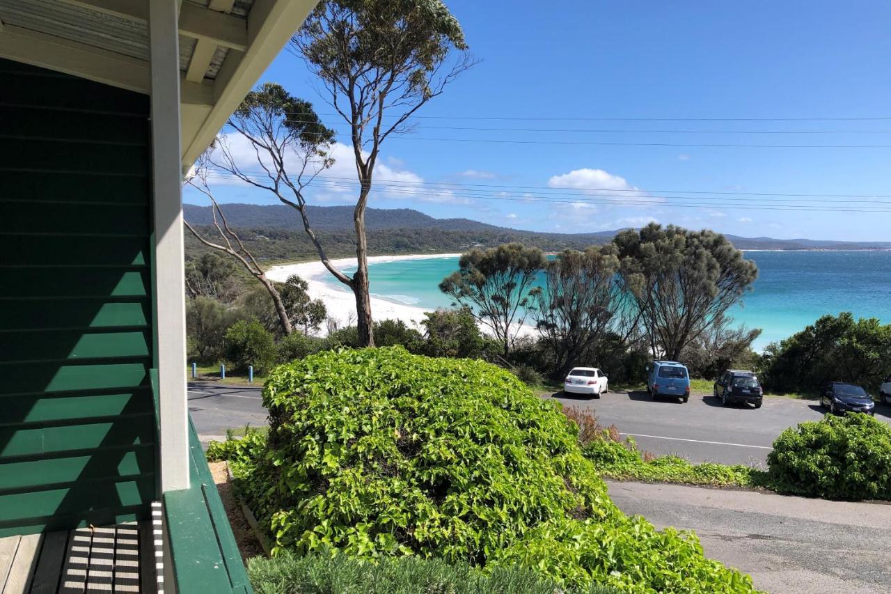 Binalong Beach Cottage Beachfront At Bay Of Fires Next To Restaurant Binalong Bay Exterior photo