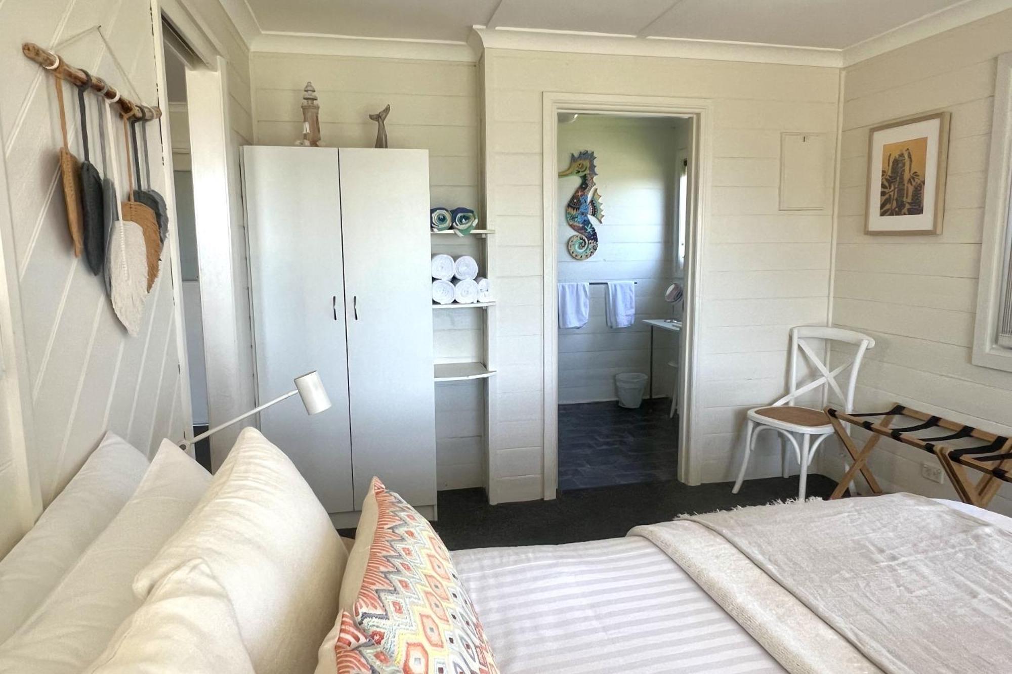 Binalong Beach Cottage Beachfront At Bay Of Fires Next To Restaurant Binalong Bay Exterior photo